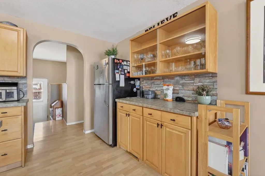 119 3 Avenue W Hussar AB T0J 1S0