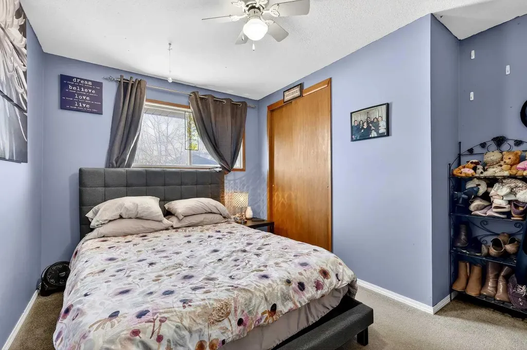 119 3 Avenue W Hussar AB T0J 1S0