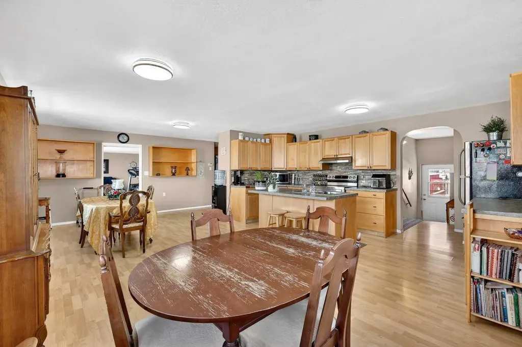 119 3 Avenue W Hussar AB T0J 1S0