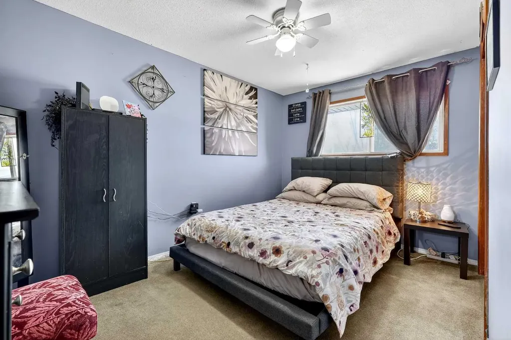 119 3 Avenue W Hussar AB T0J 1S0