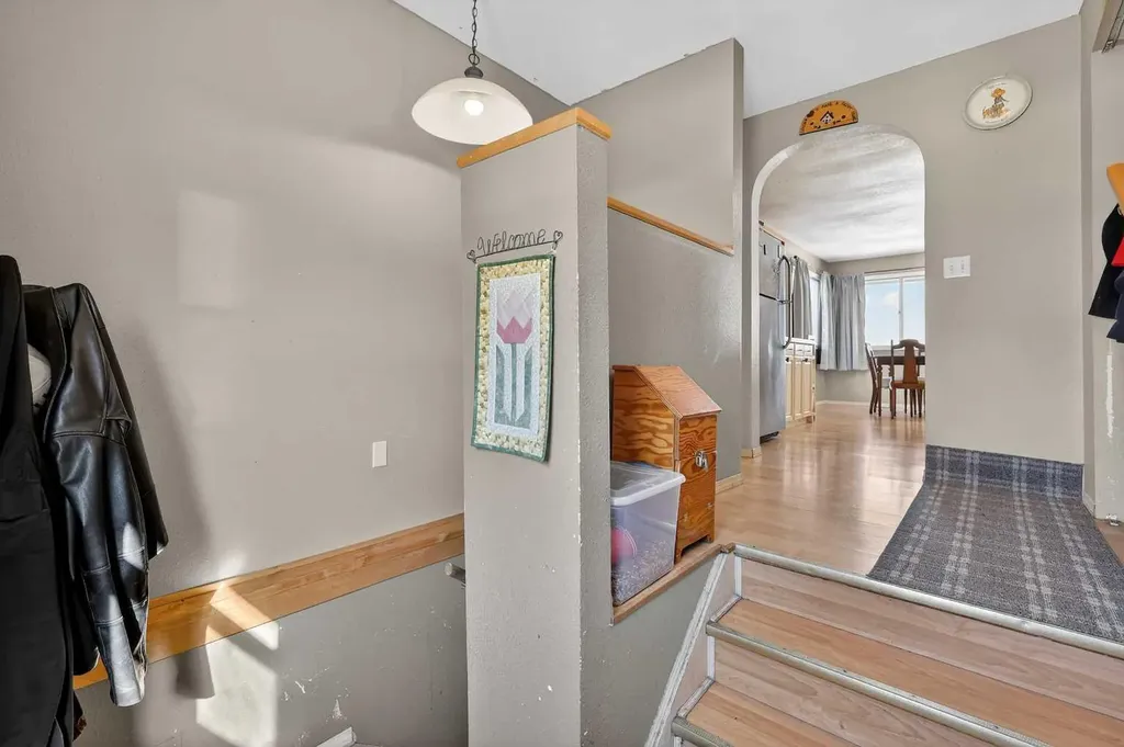 119 3 Avenue W Hussar AB T0J 1S0