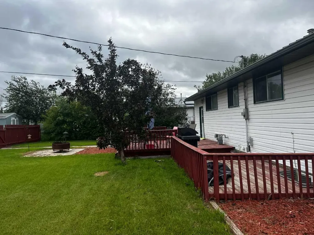 119 3 Avenue W Hussar AB T0J 1S0