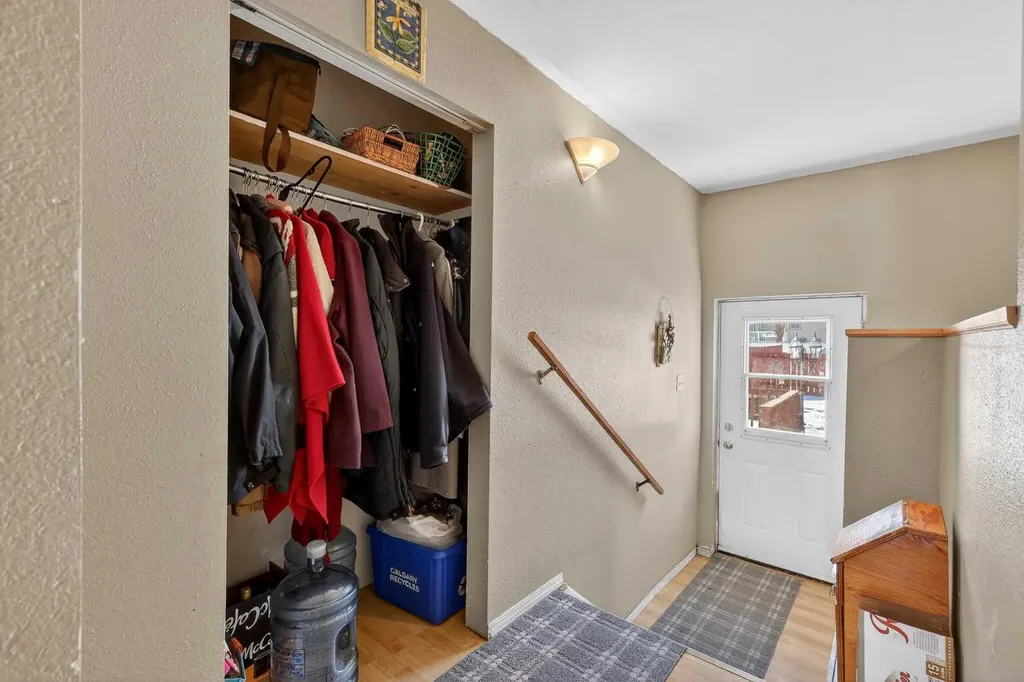 119 3 Avenue W Hussar AB T0J 1S0