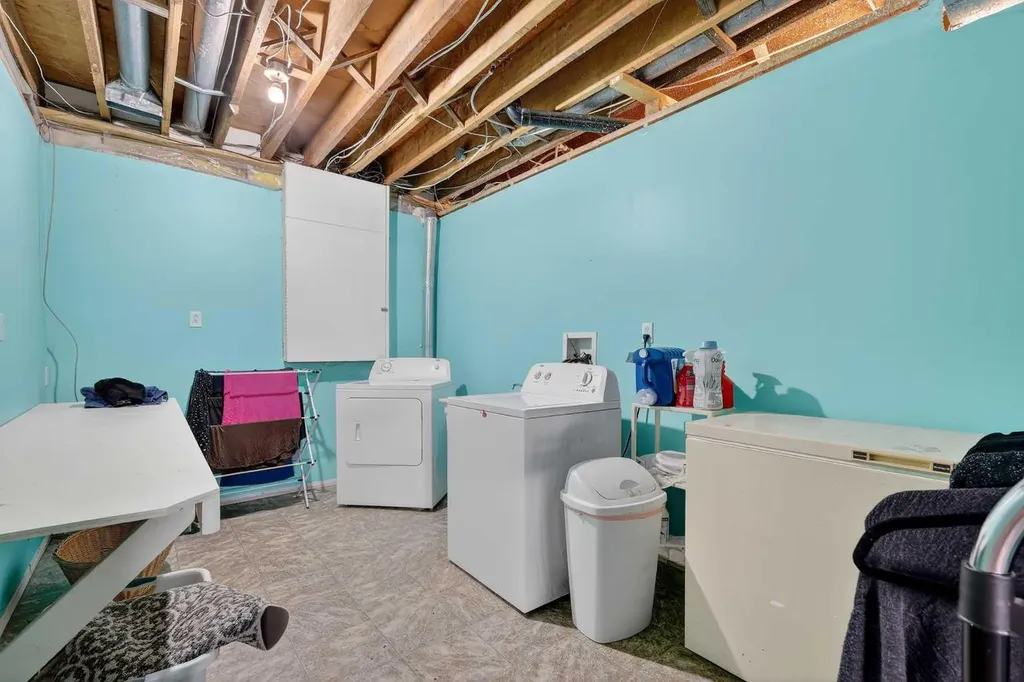 119 3 Avenue W Hussar AB T0J 1S0