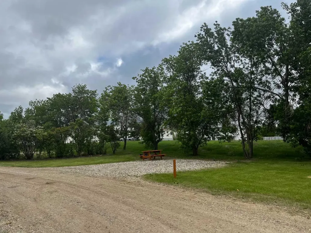 119 3 Avenue W Hussar AB T0J 1S0