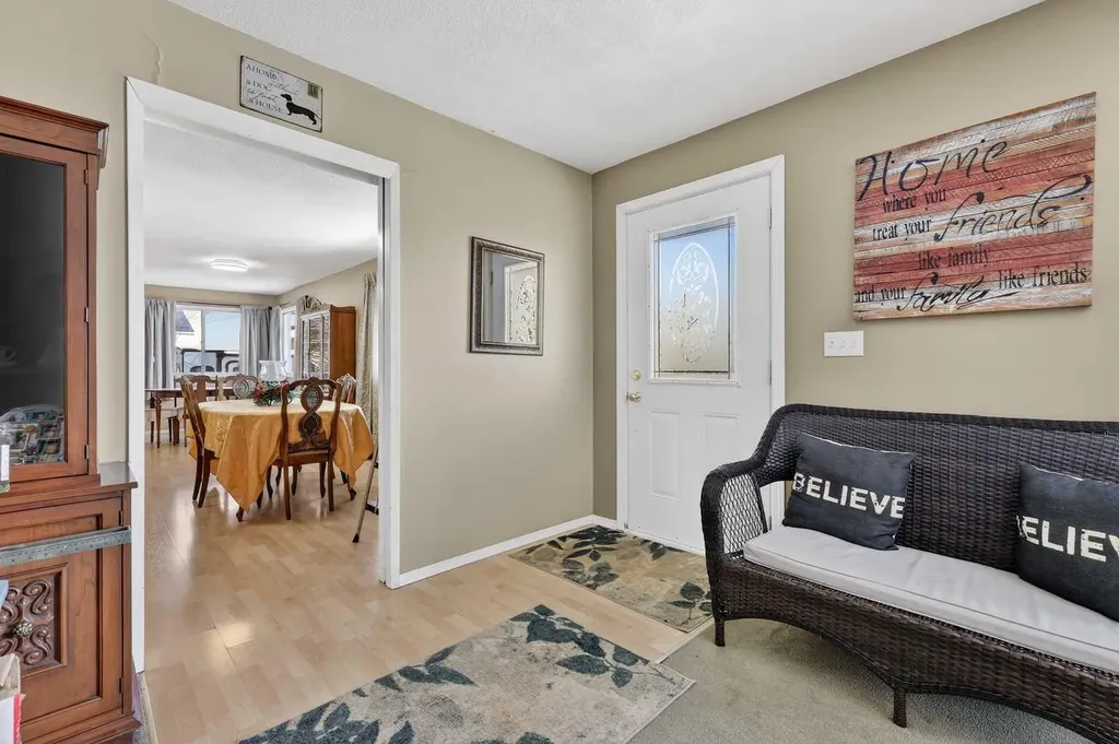 119 3 Avenue W Hussar AB T0J 1S0