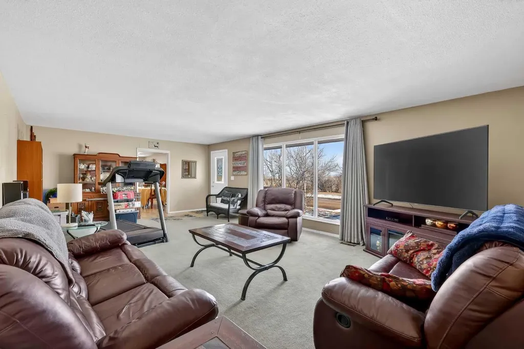 119 3 Avenue W Hussar AB T0J 1S0