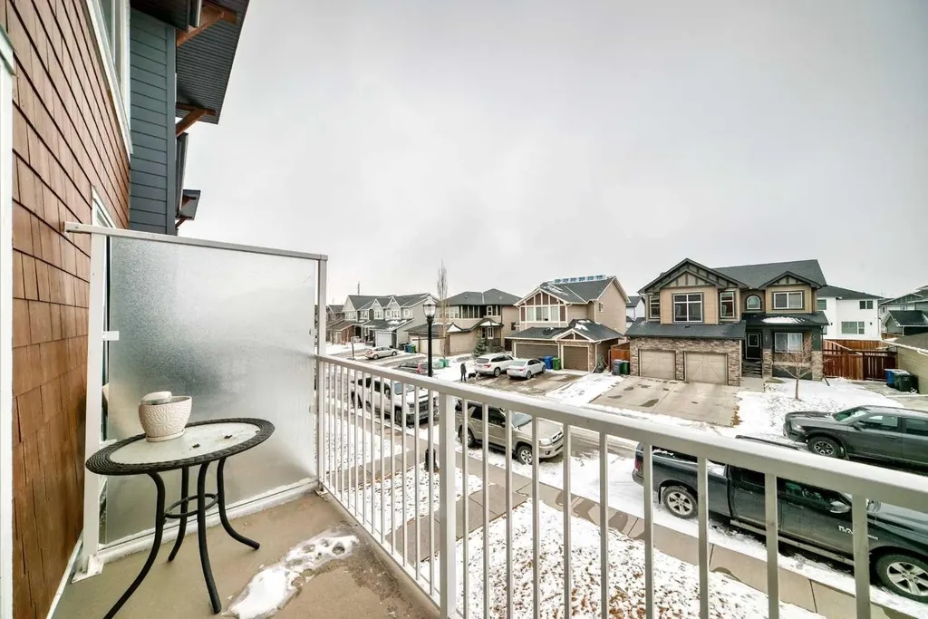 111 Rainbow Falls Chestermere AB T1X 0Z5