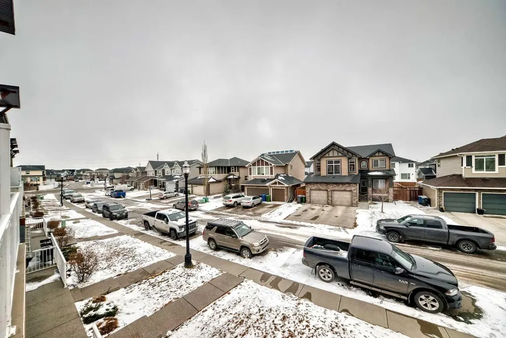 111 Rainbow Falls Chestermere AB T1X 0Z5