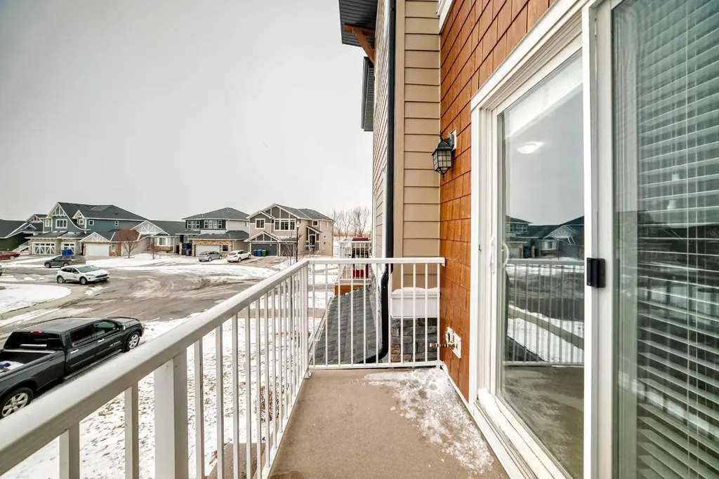 111 Rainbow Falls Chestermere AB T1X 0Z5