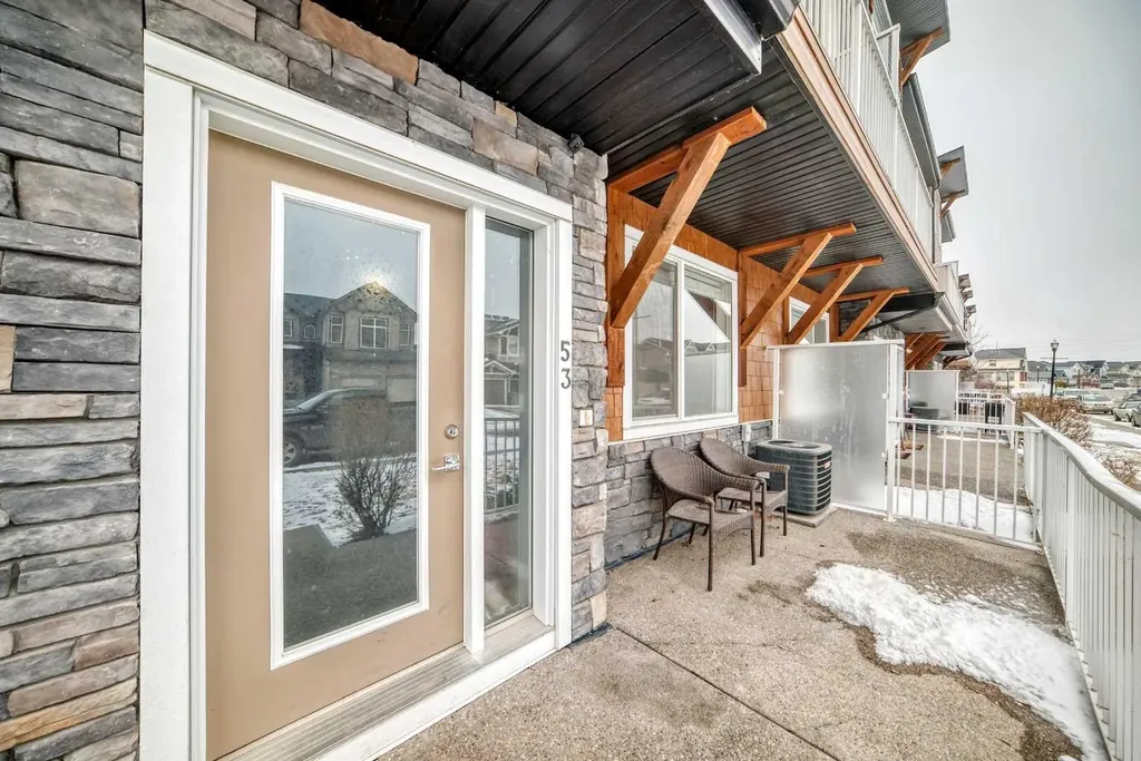 111 Rainbow Falls Chestermere AB T1X 0Z5