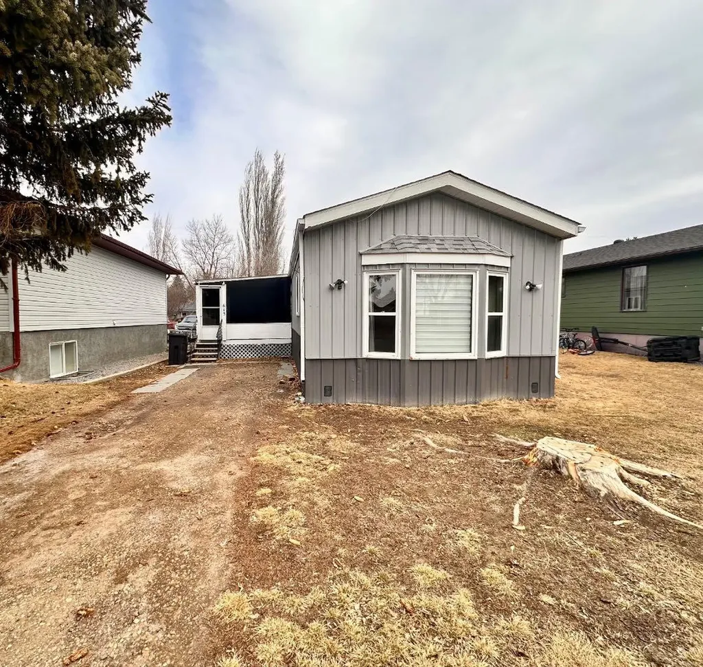 613 Iris Street Rosemary AB T0J 2W0