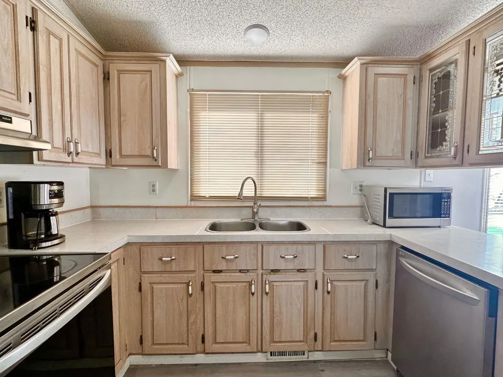 613 Iris Street Rosemary AB T0J 2W0