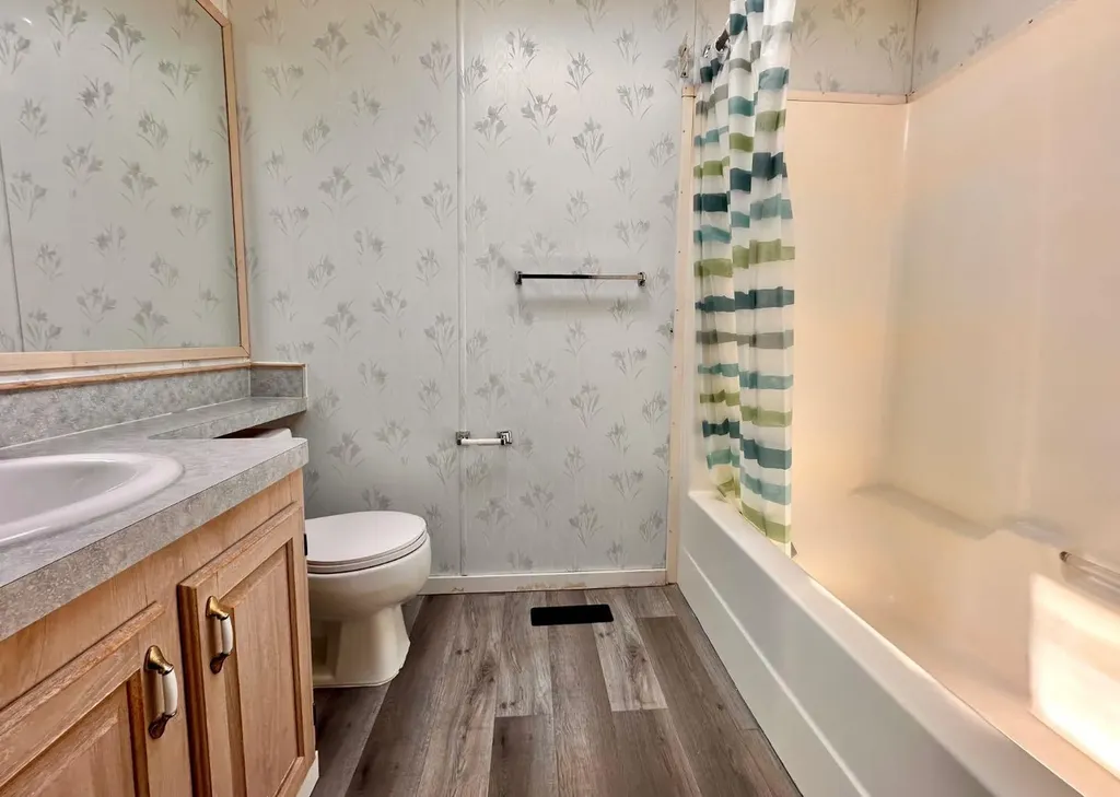 613 Iris Street Rosemary AB T0J 2W0