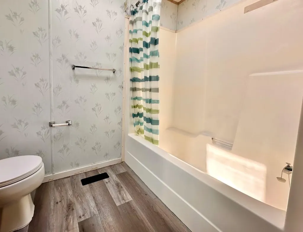 613 Iris Street Rosemary AB T0J 2W0