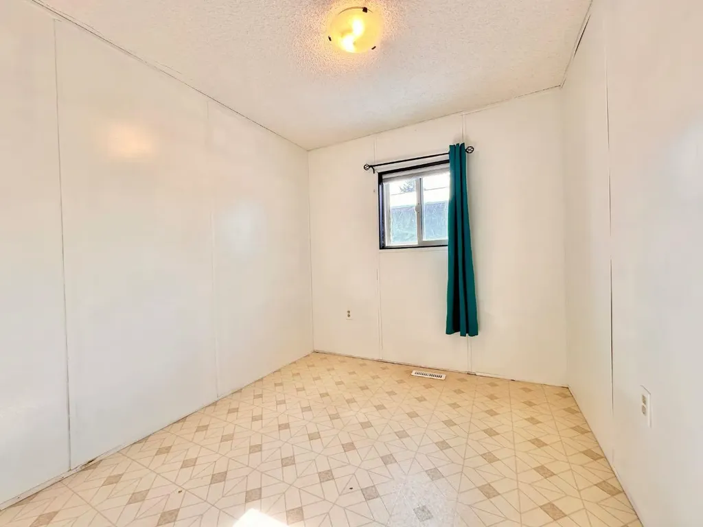 613 Iris Street Rosemary AB T0J 2W0