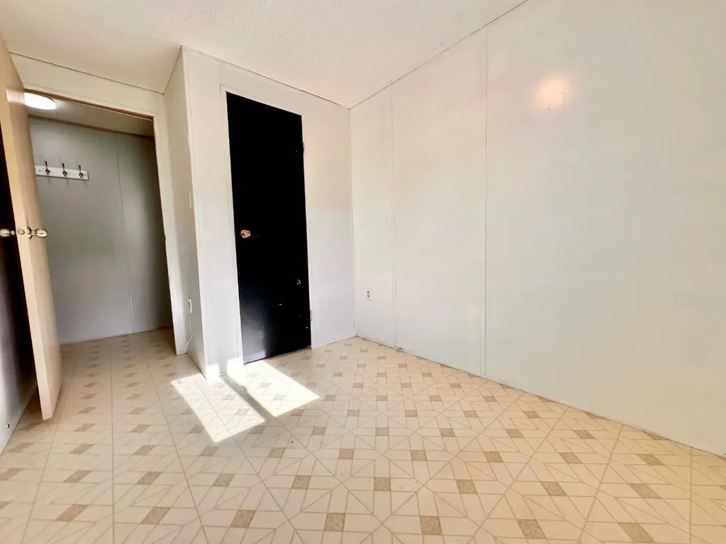 613 Iris Street Rosemary AB T0J 2W0