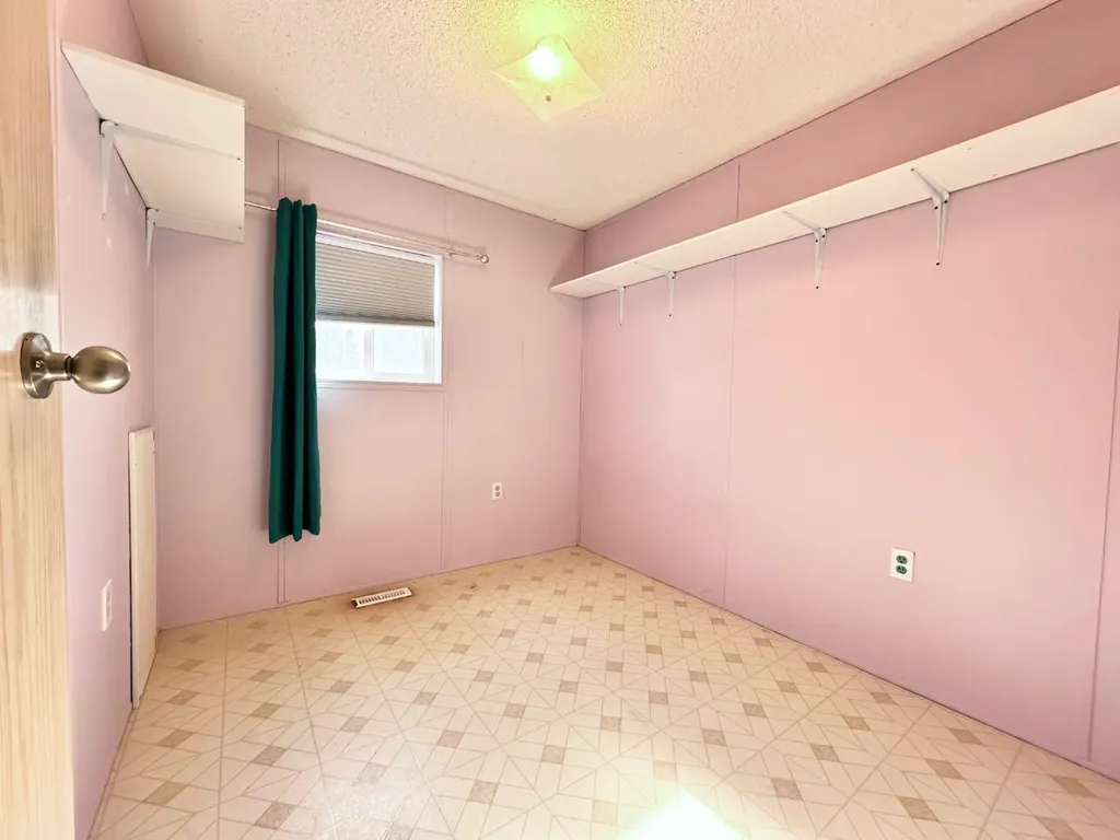 613 Iris Street Rosemary AB T0J 2W0