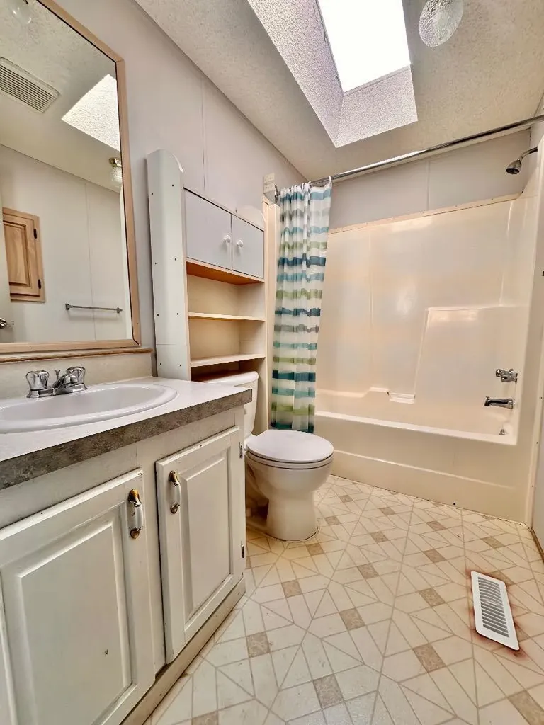 613 Iris Street Rosemary AB T0J 2W0