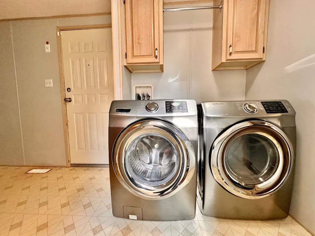 613 Iris Street Rosemary AB T0J 2W0