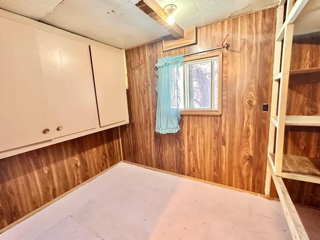 613 Iris Street Rosemary AB T0J 2W0
