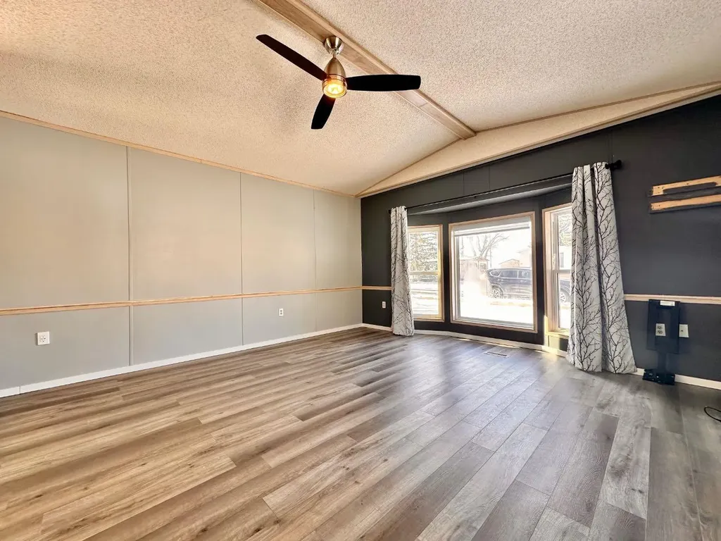 613 Iris Street Rosemary AB T0J 2W0
