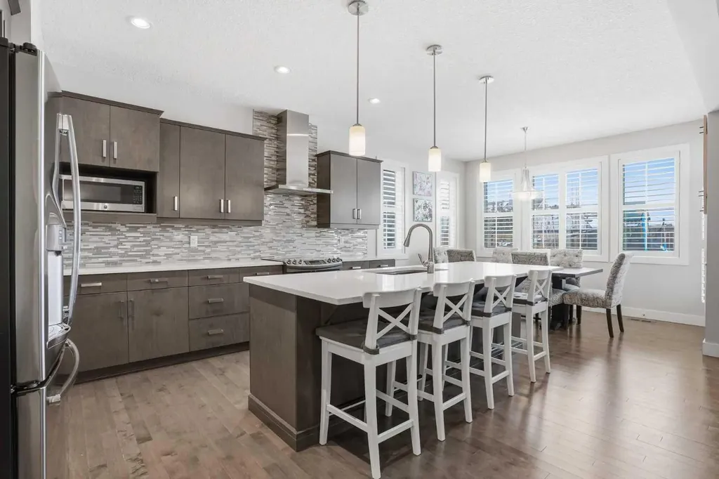 1915 77 Street SW Edmonton AB T6X 1V9
