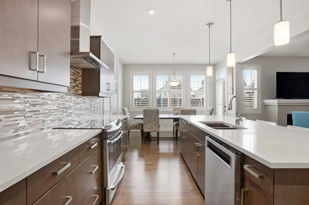 1915 77 Street SW Edmonton AB T6X 1V9