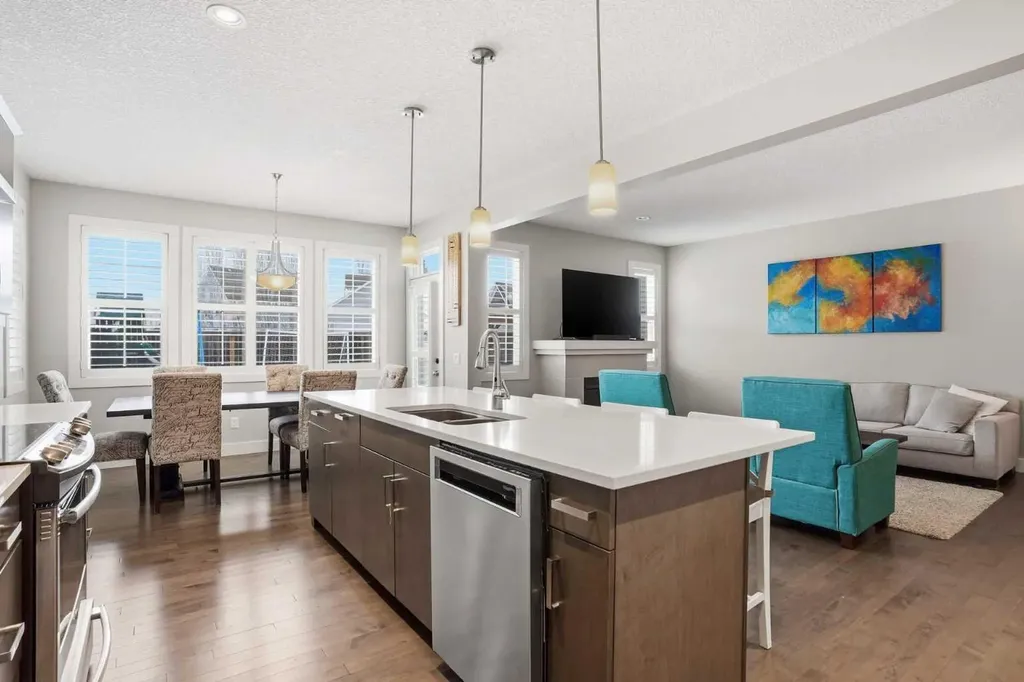 1915 77 Street SW Edmonton AB T6X 1V9