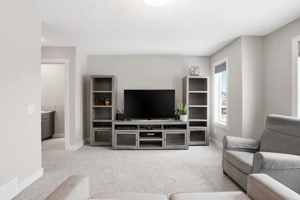 1915 77 Street SW Edmonton AB T6X 1V9