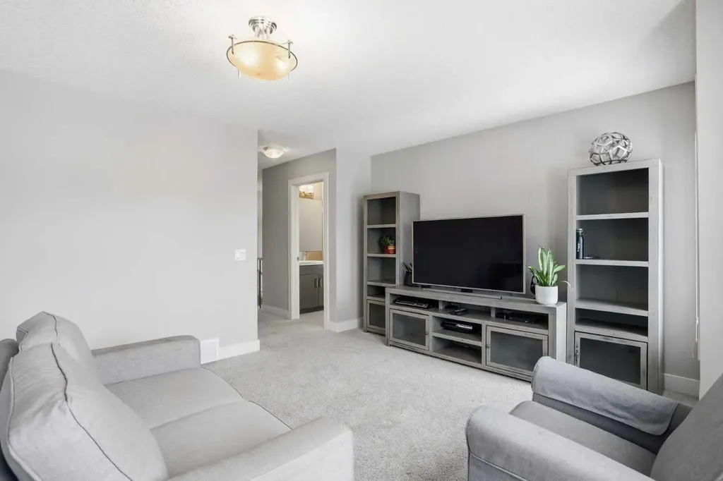 1915 77 Street SW Edmonton AB T6X 1V9