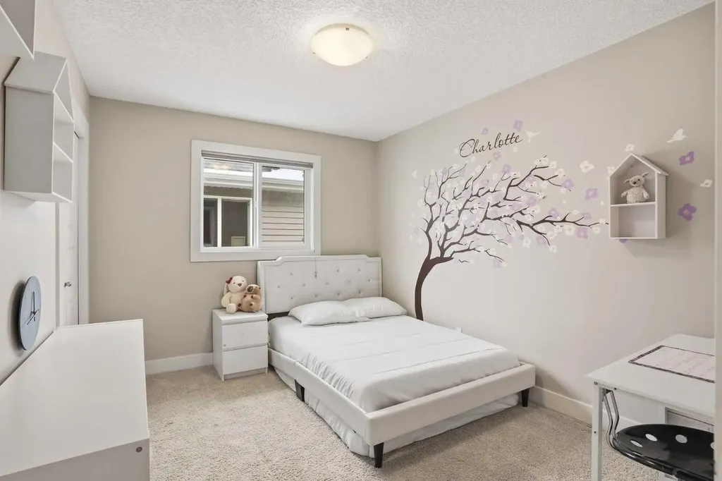 1915 77 Street SW Edmonton AB T6X 1V9