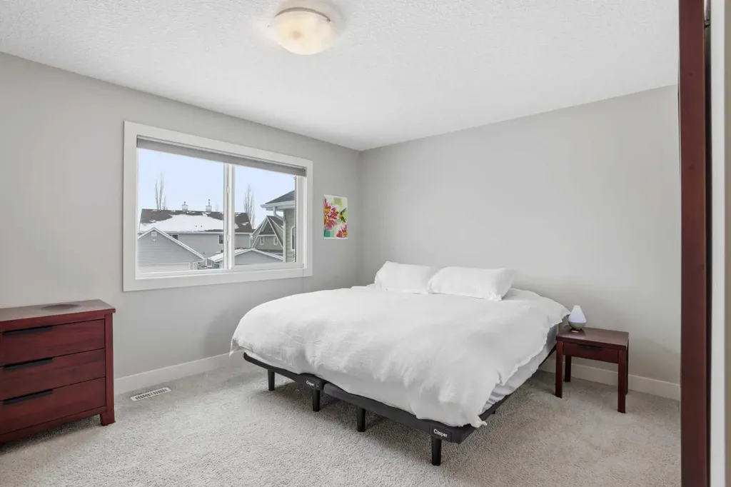 1915 77 Street SW Edmonton AB T6X 1V9