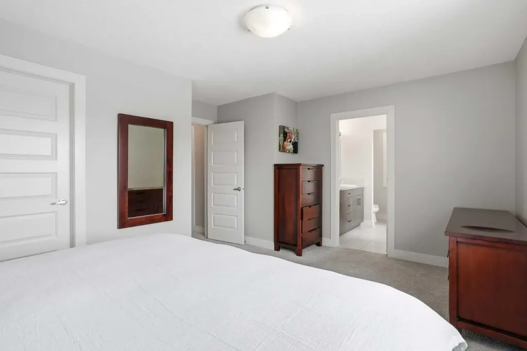 1915 77 Street SW Edmonton AB T6X 1V9