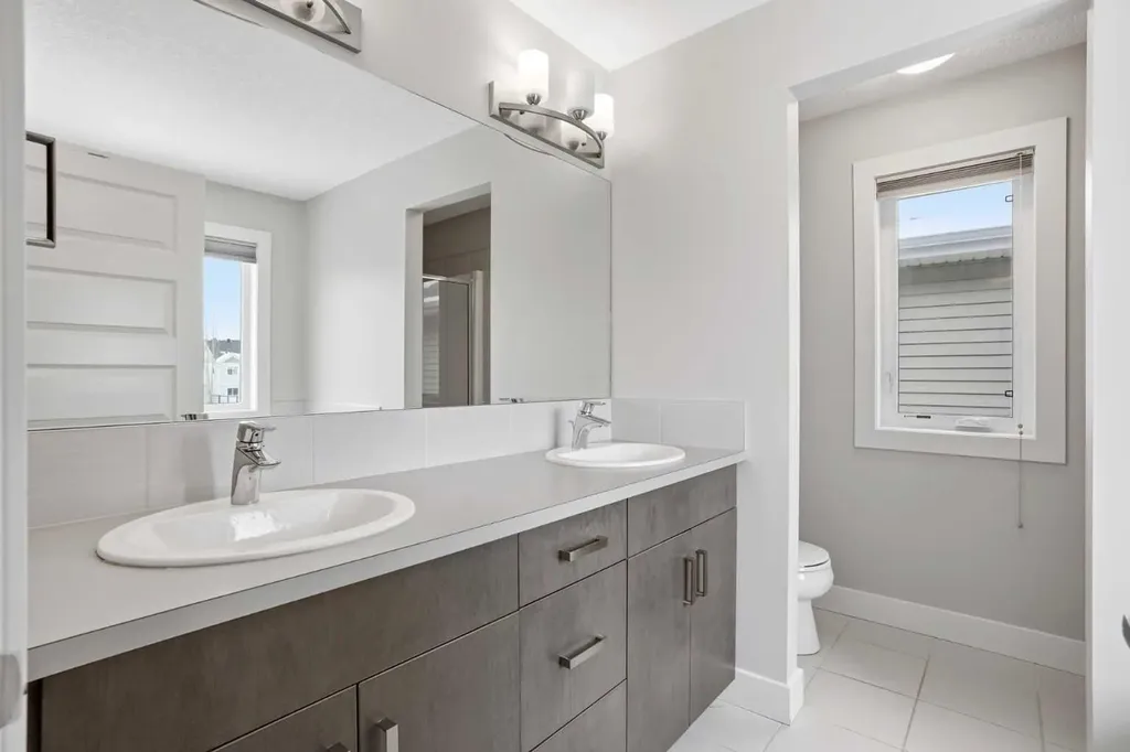 1915 77 Street SW Edmonton AB T6X 1V9