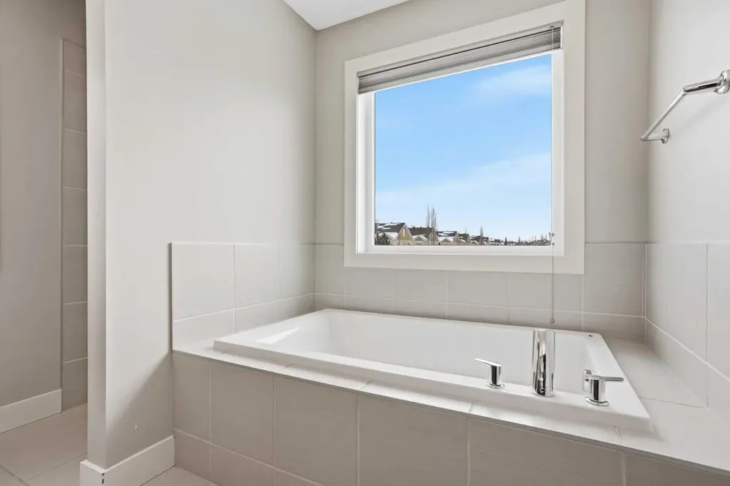 1915 77 Street SW Edmonton AB T6X 1V9
