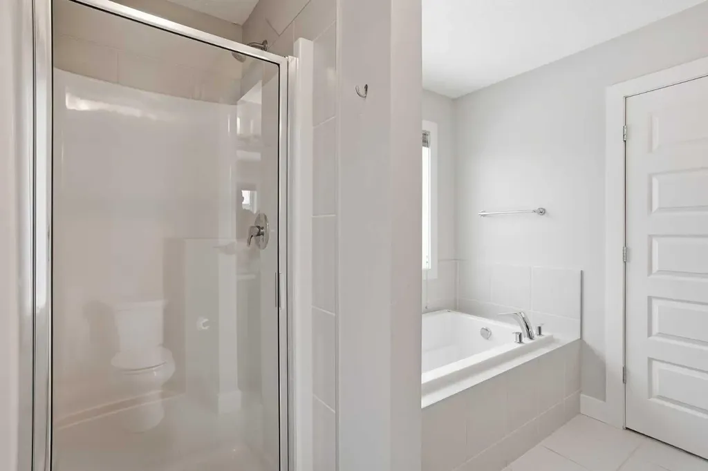 1915 77 Street SW Edmonton AB T6X 1V9