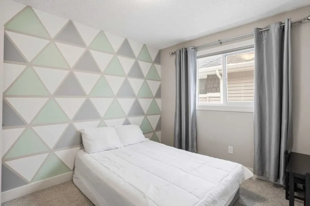 1915 77 Street SW Edmonton AB T6X 1V9