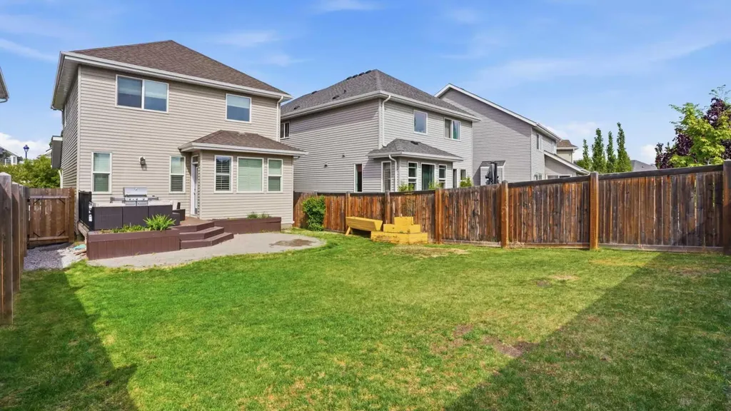 1915 77 Street SW Edmonton AB T6X 1V9