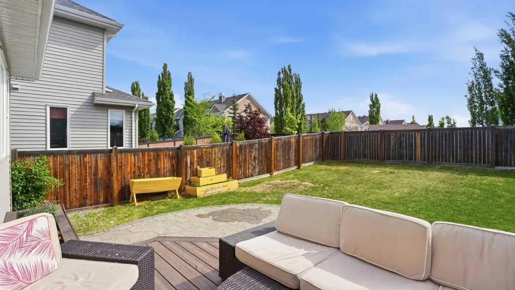 1915 77 Street SW Edmonton AB T6X 1V9