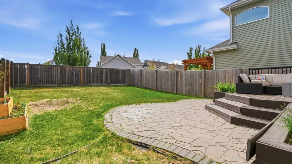 1915 77 Street SW Edmonton AB T6X 1V9