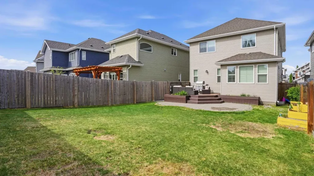 1915 77 Street SW Edmonton AB T6X 1V9