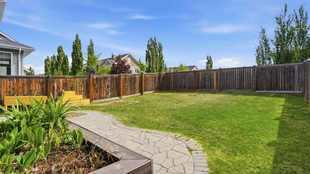 1915 77 Street SW Edmonton AB T6X 1V9
