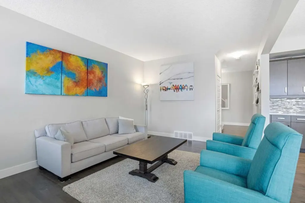 1915 77 Street SW Edmonton AB T6X 1V9