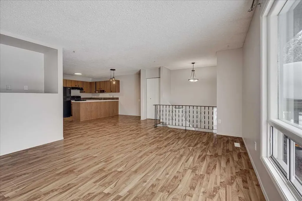 5219 & 5221 41 Street Innisfail AB T4G1G3