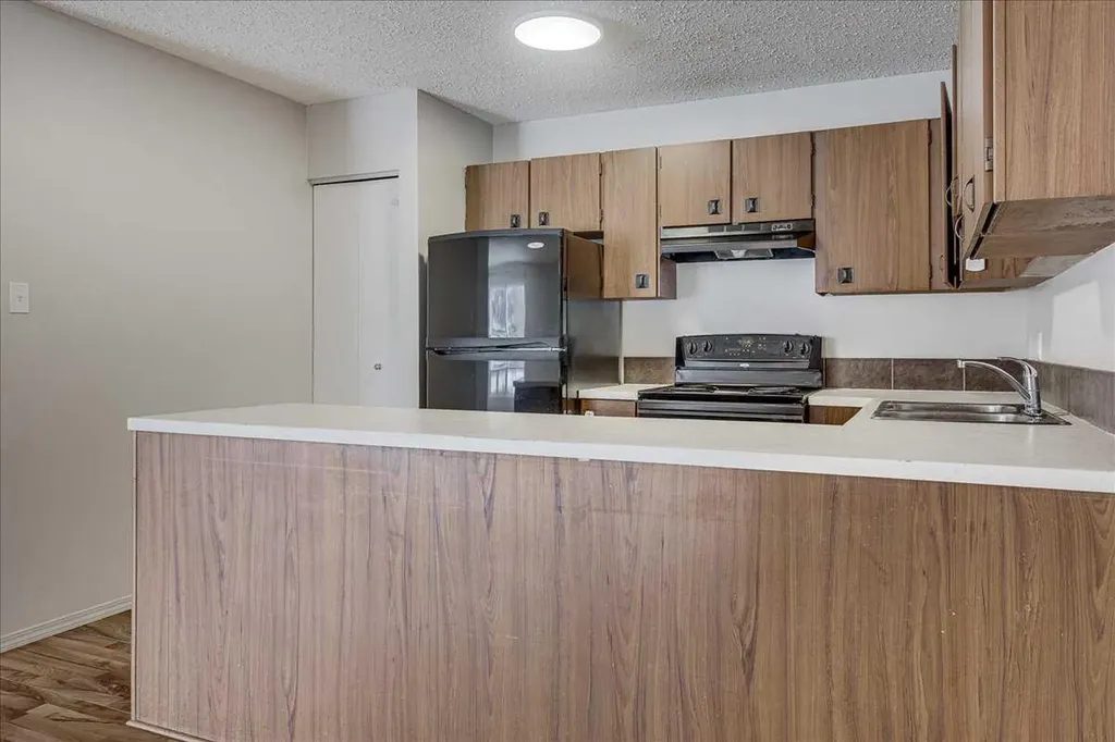 5219 & 5221 41 Street Innisfail AB T4G1G3