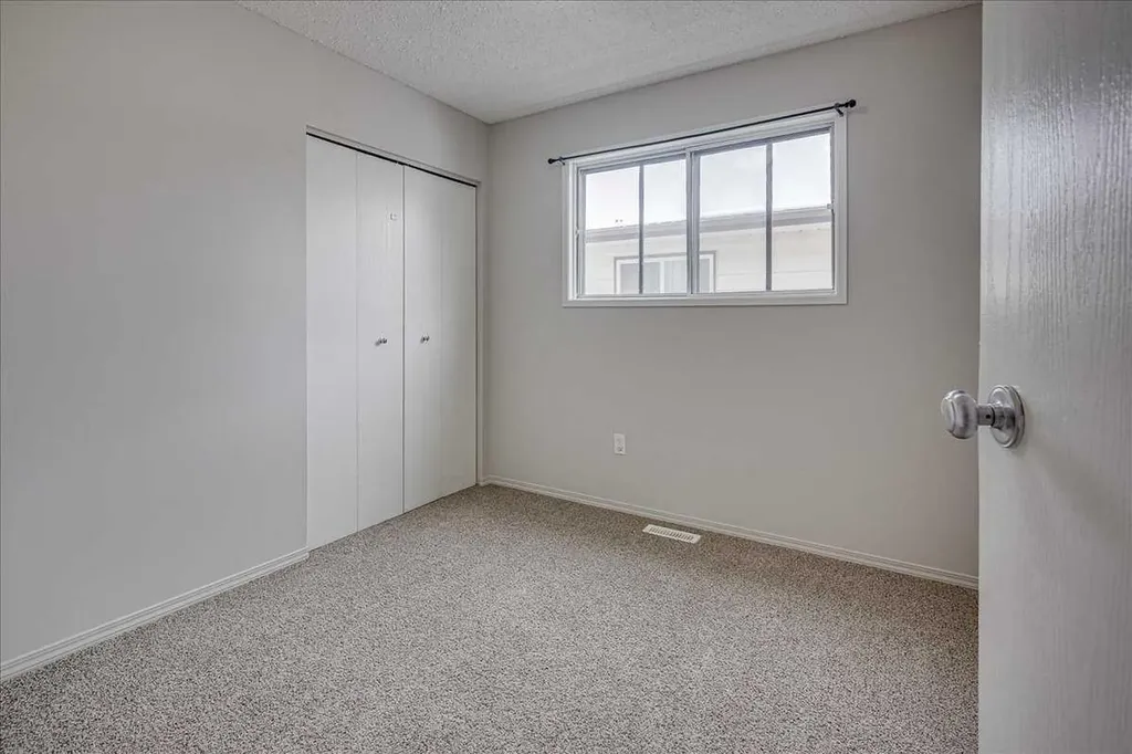 5219 & 5221 41 Street Innisfail AB T4G1G3