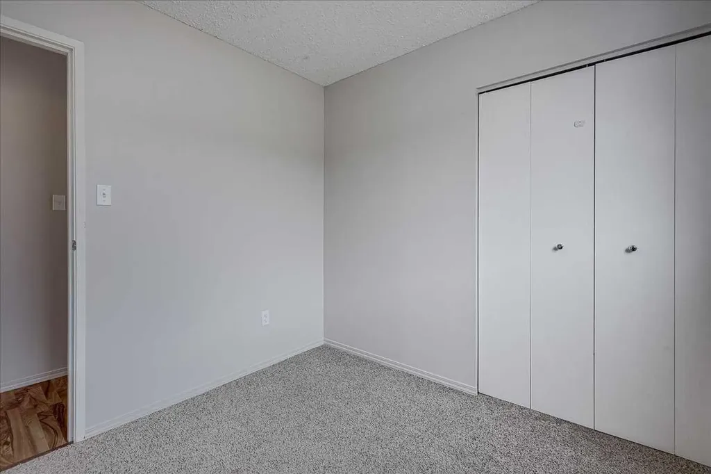 5219 & 5221 41 Street Innisfail AB T4G1G3