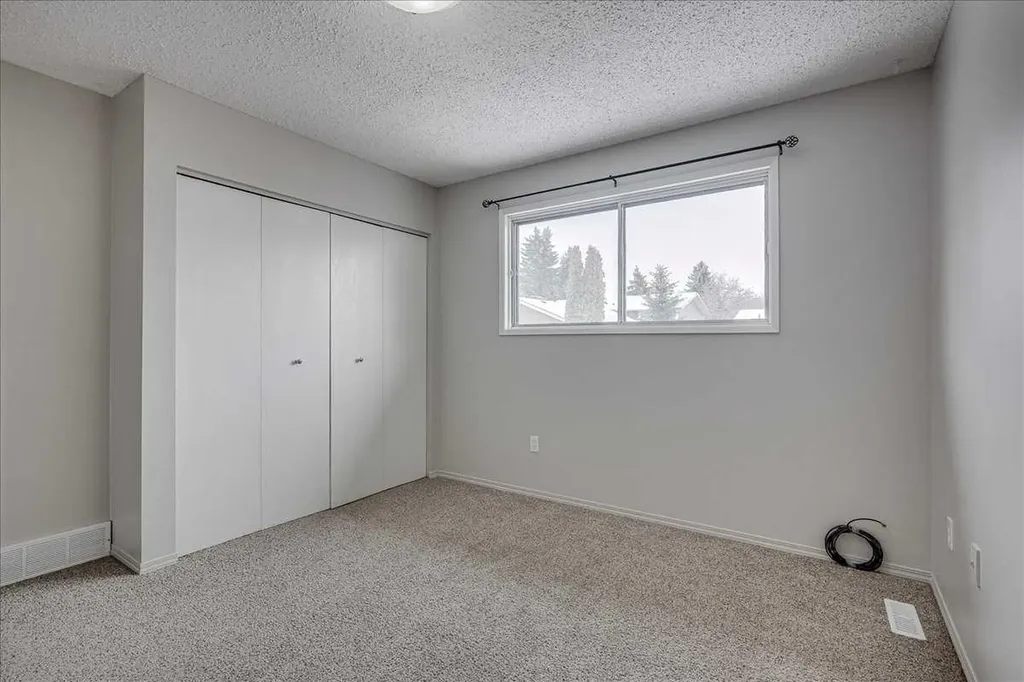 5219 & 5221 41 Street Innisfail AB T4G1G3