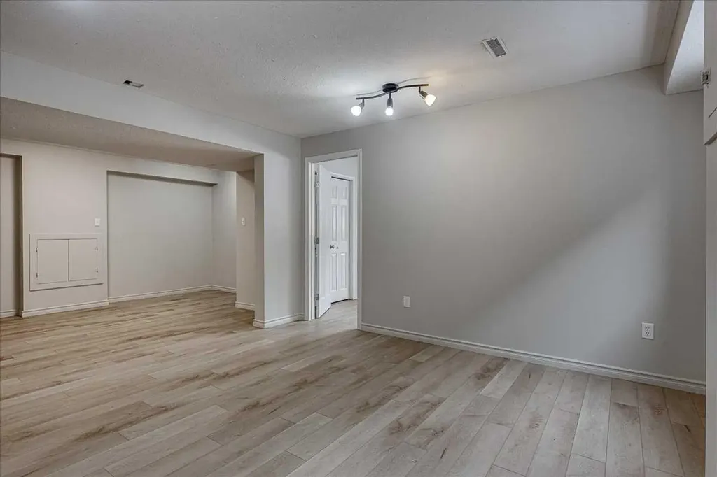 5219 & 5221 41 Street Innisfail AB T4G1G3
